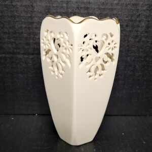 Lenox Ivory Heart Vase With Gold Trim